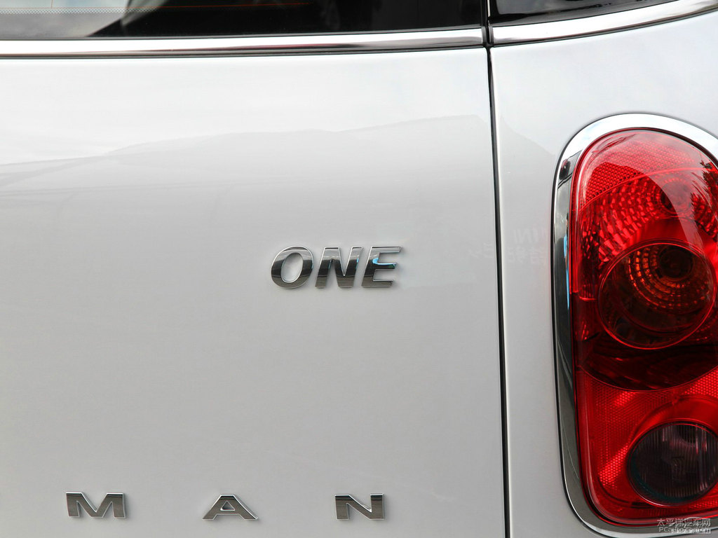 ɫMINI COUNTRYMAN܇β^DƬ
