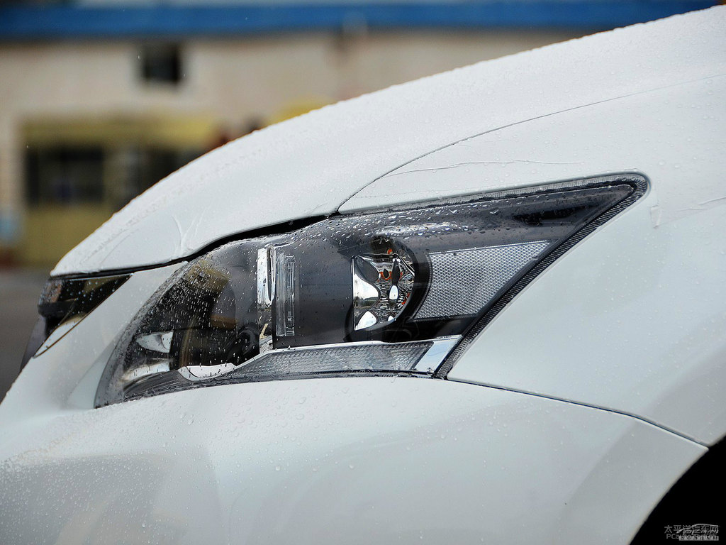 珍珠白雷克薩斯CT車頭外觀圖片