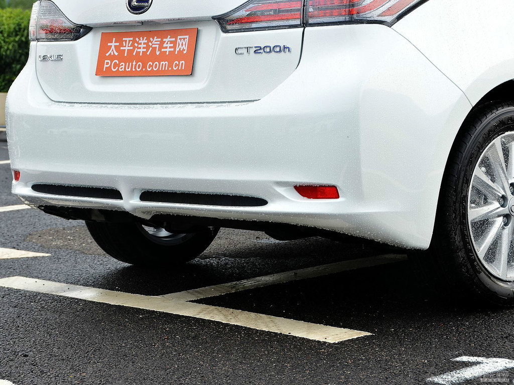 珍珠白雷克薩斯CT車尾外觀圖片