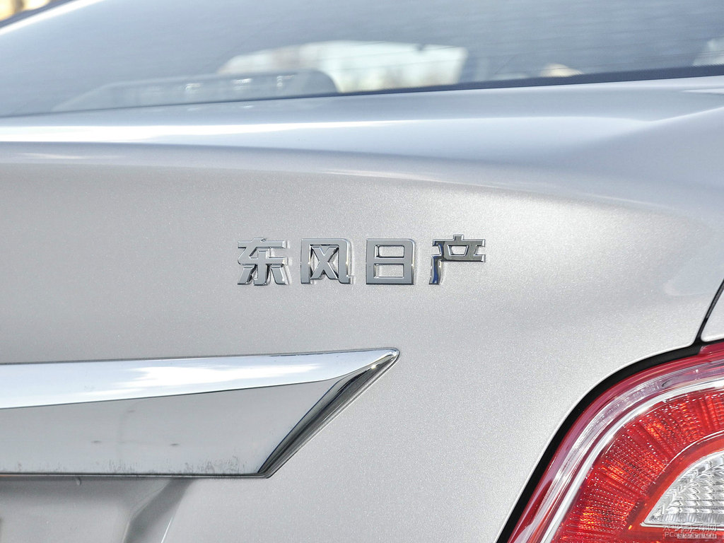月光銀天籟車尾外觀圖片