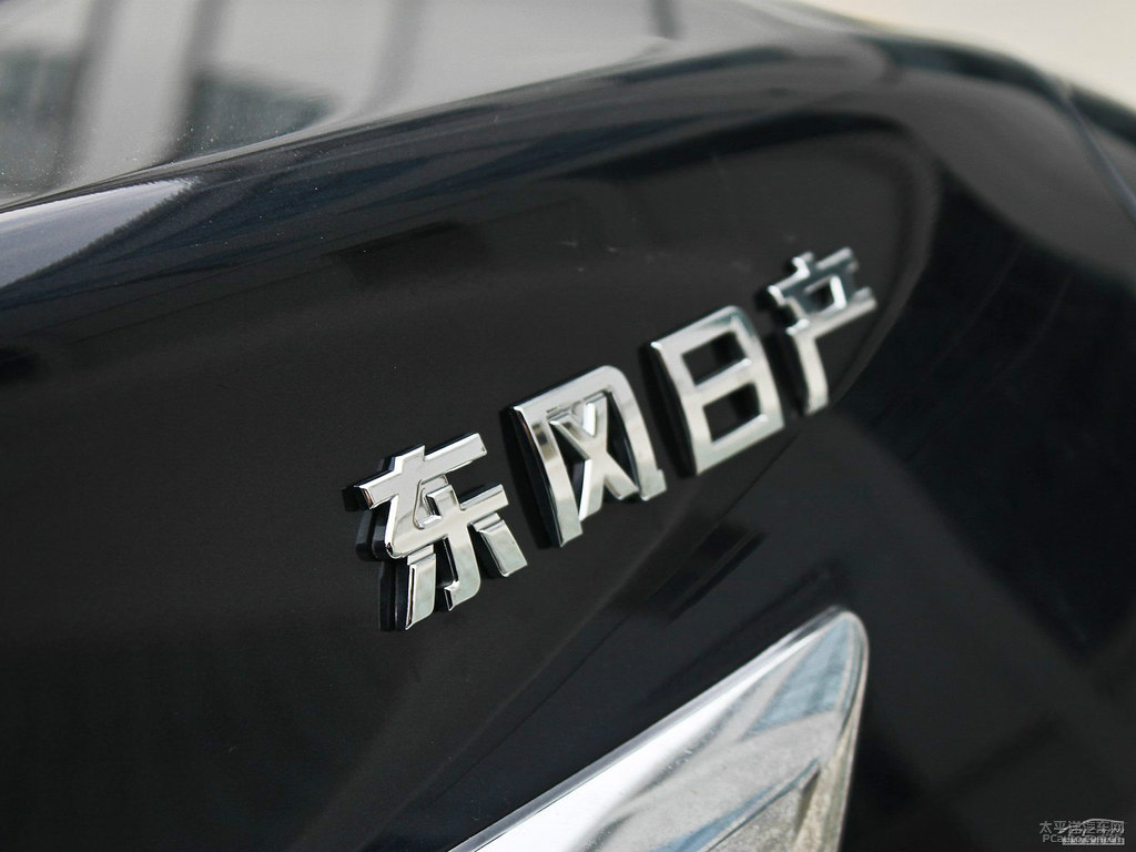鋼琴黑天籟車(chē)尾外觀圖片