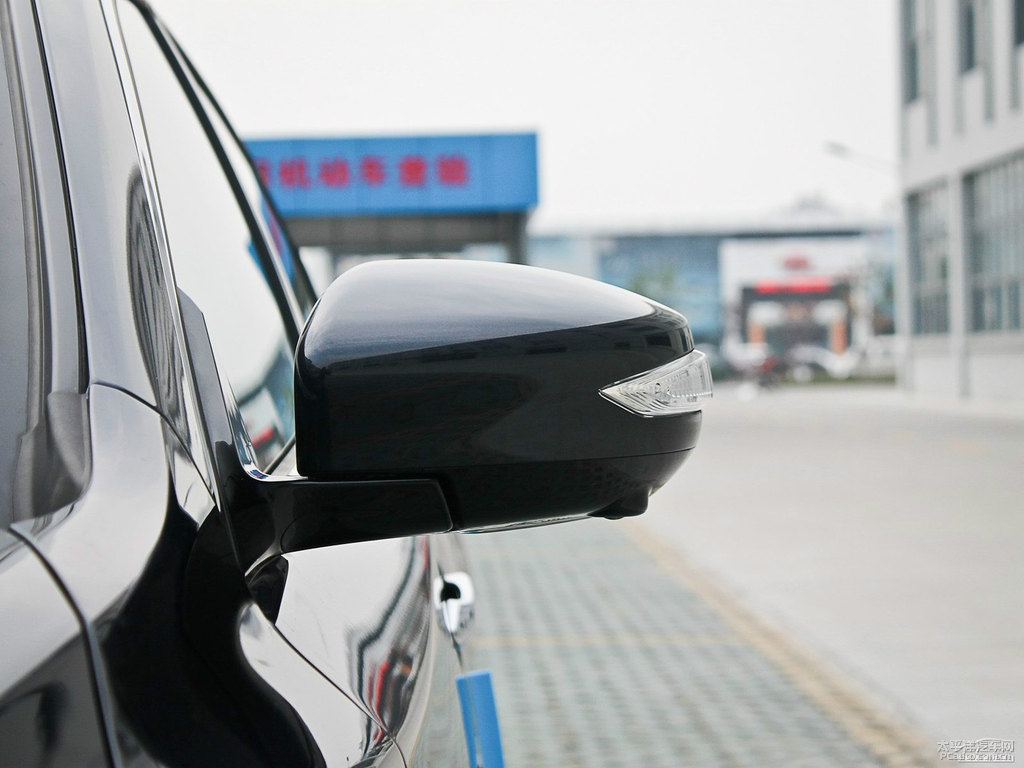 鋼琴黑天籟車身外觀圖片