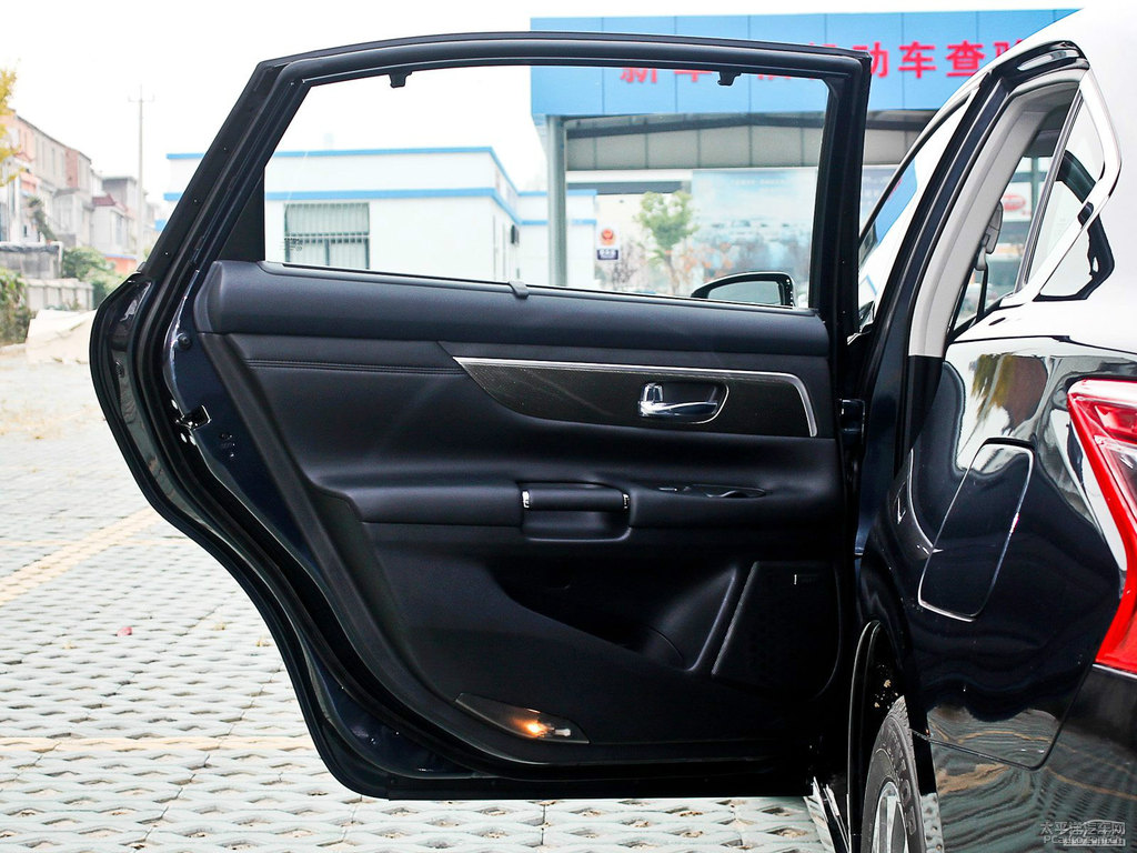 鋼琴黑天籟車廂內飾圖片
