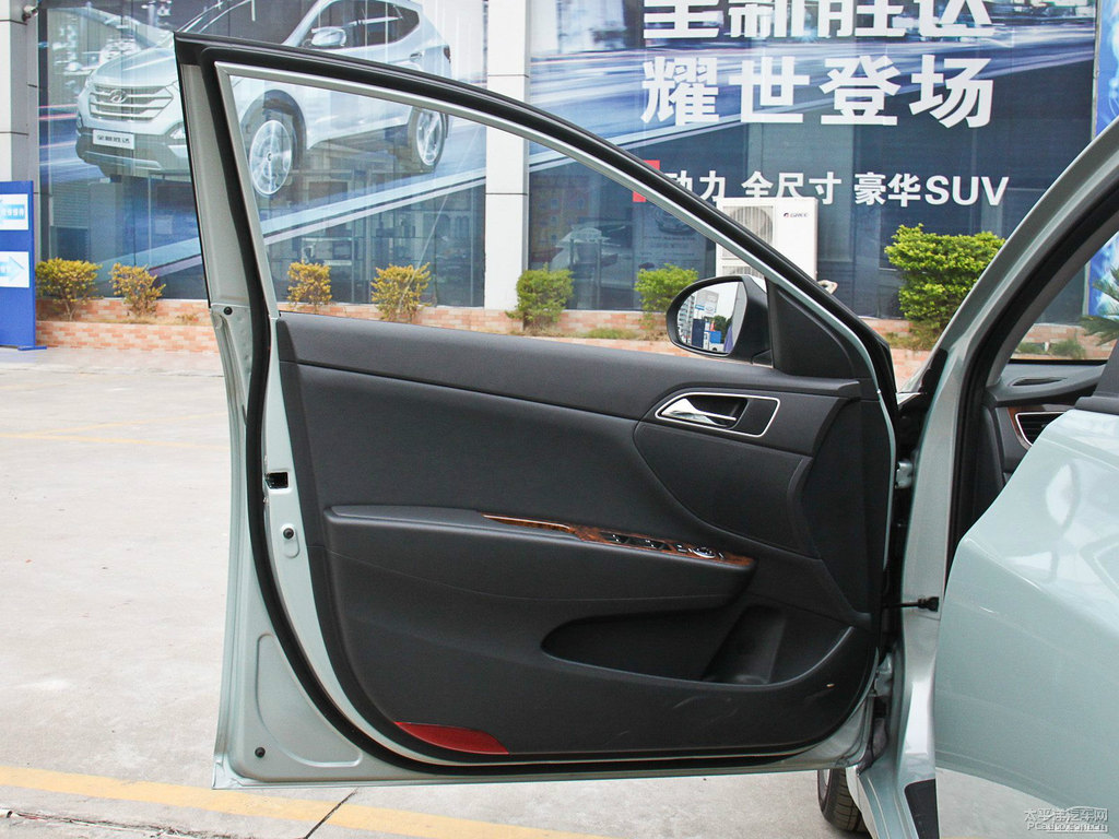 北極玉名圖車廂內(nèi)飾圖片