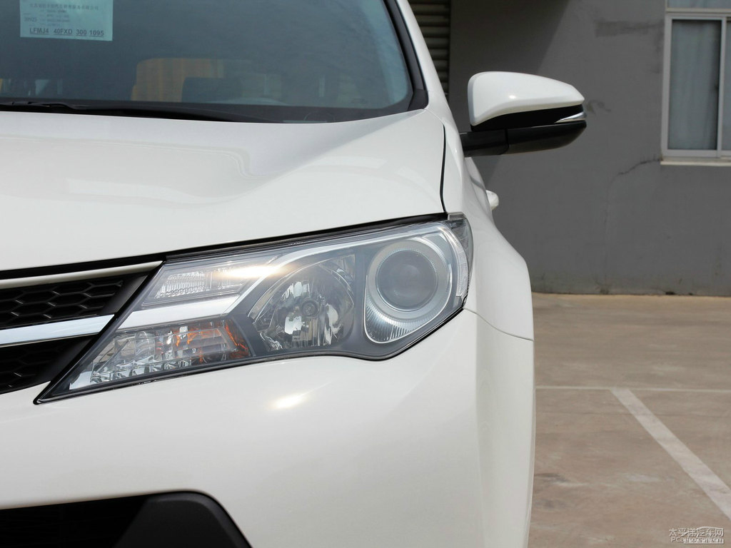 超級(jí)白R(shí)AV4榮放車頭外觀圖片