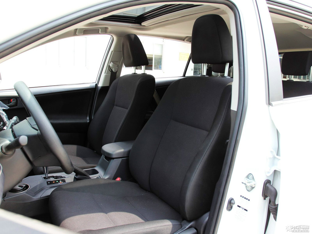 超級白RAV4榮放座椅內(nèi)飾圖片