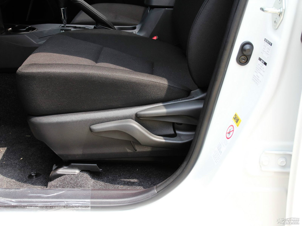 超級白RAV4榮放座椅內(nèi)飾圖片