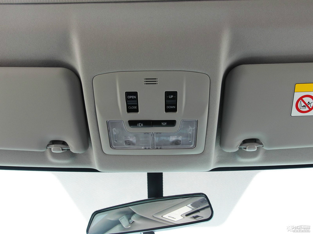 超級白RAV4榮放車廂內(nèi)飾圖片