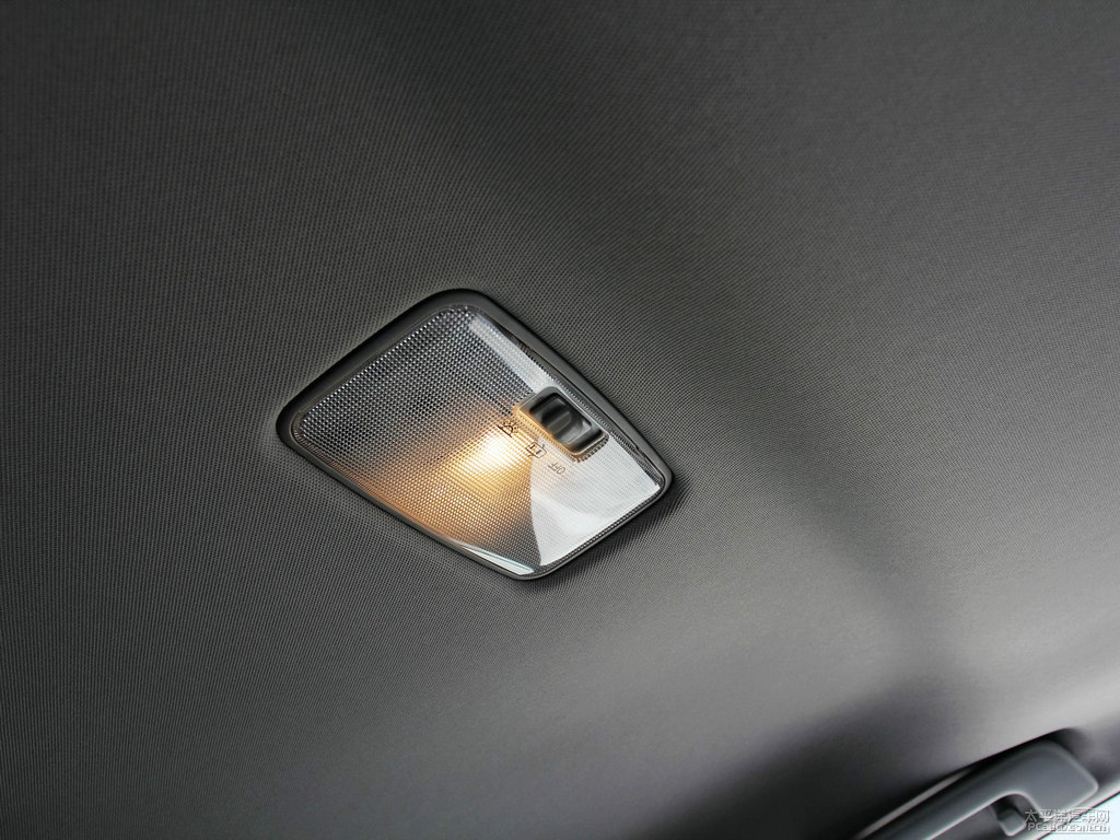 超級(jí)白R(shí)AV4榮放車廂內(nèi)飾圖片