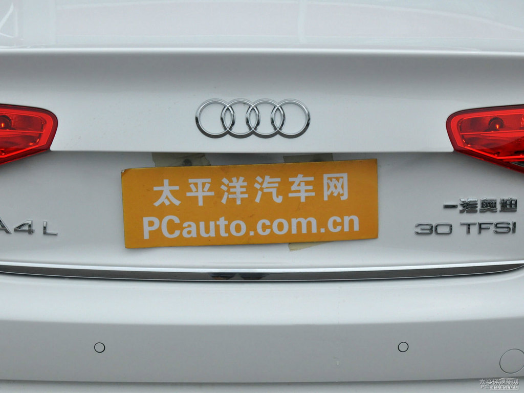朱鷺白奧迪A4L車(chē)尾外觀圖片