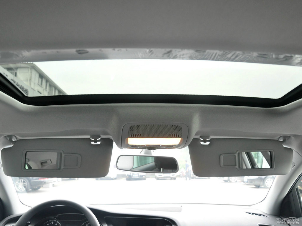 朱鷺白奧迪A4L車廂內(nèi)飾圖片
