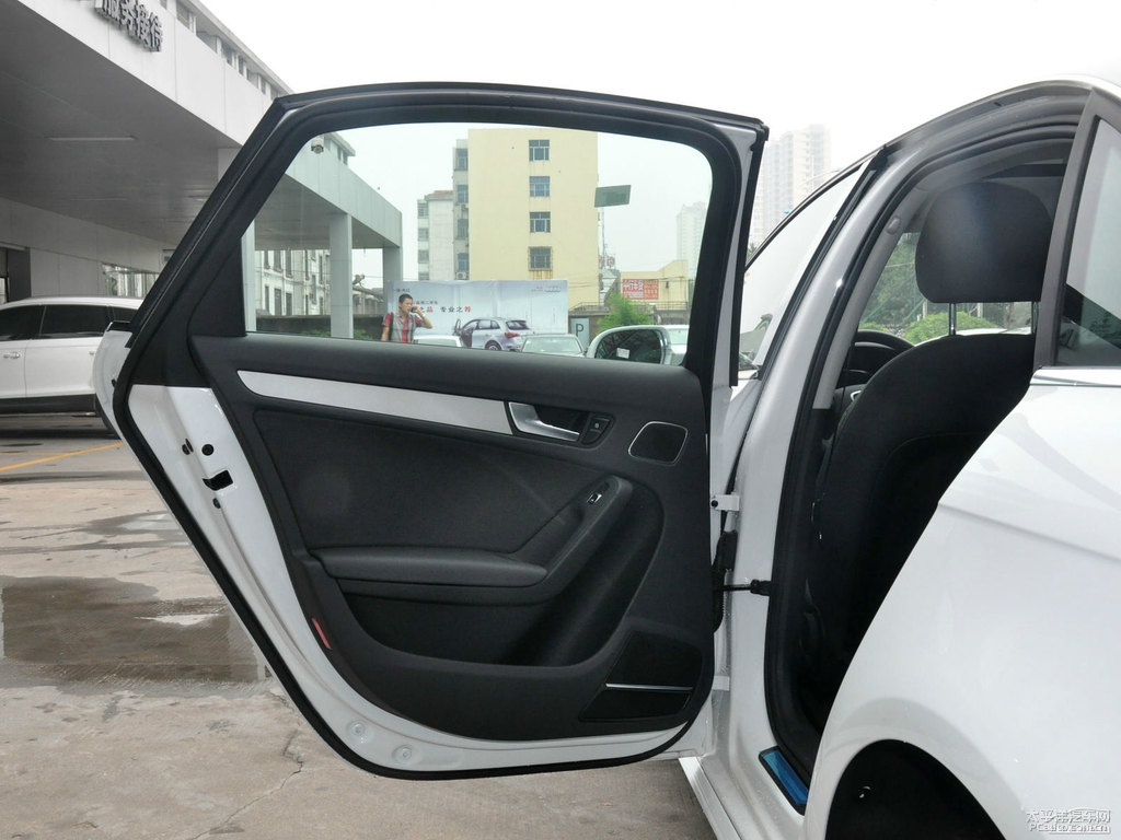 朱鷺白奧迪A4L車廂內(nèi)飾圖片