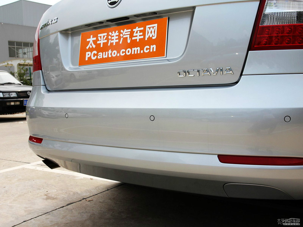 反射銀明銳車尾外觀圖片
