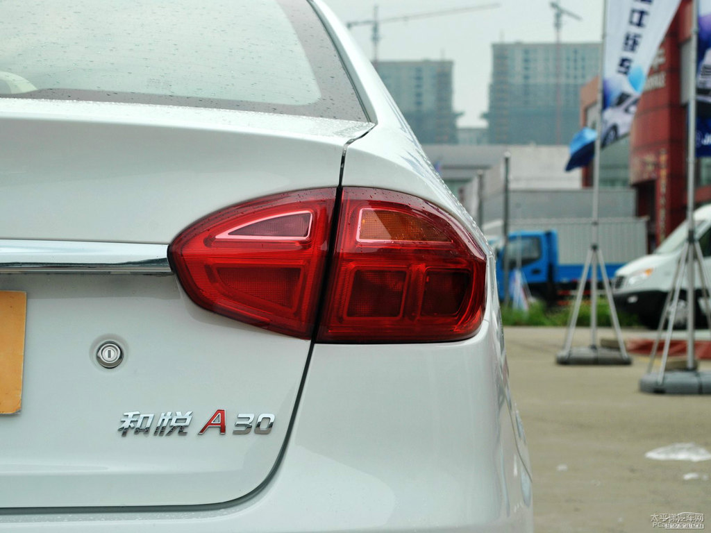 典雅白和悅A30車尾外觀圖片