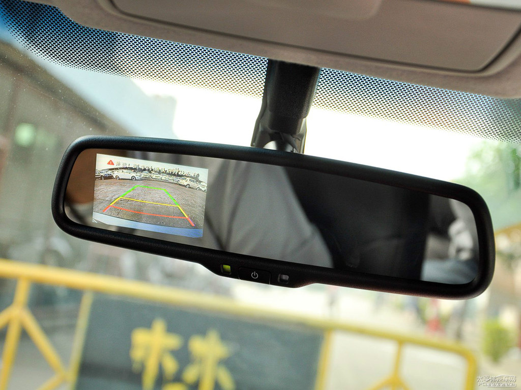 鈦銀福瑞迪車廂內(nèi)飾圖片