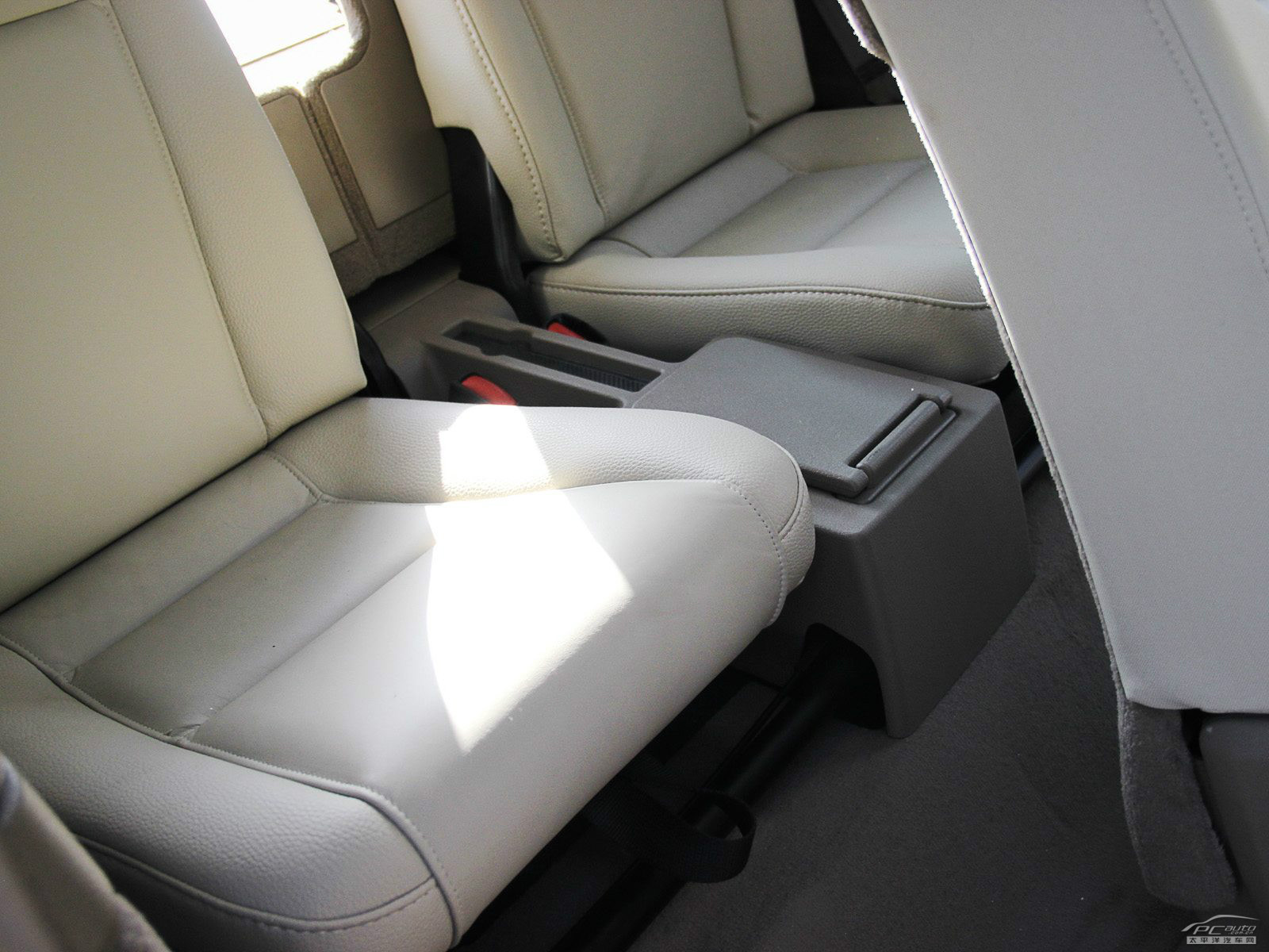 沃爾沃XC90空間高清大圖