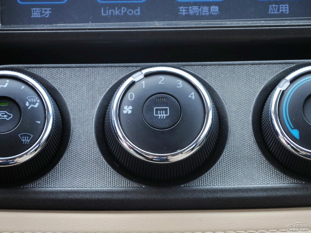 超級白RAV4榮放中控內(nèi)飾圖片
