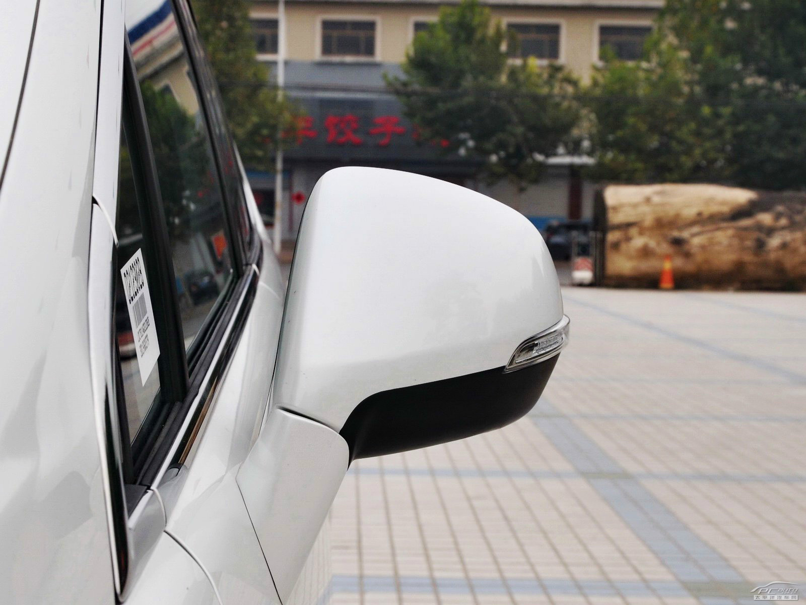 標(biāo)致3008外觀高清大圖