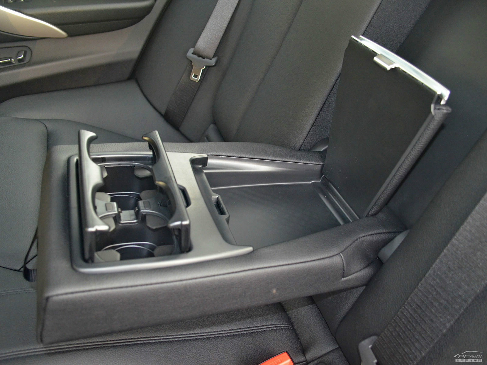 寶馬3系空間高清大圖