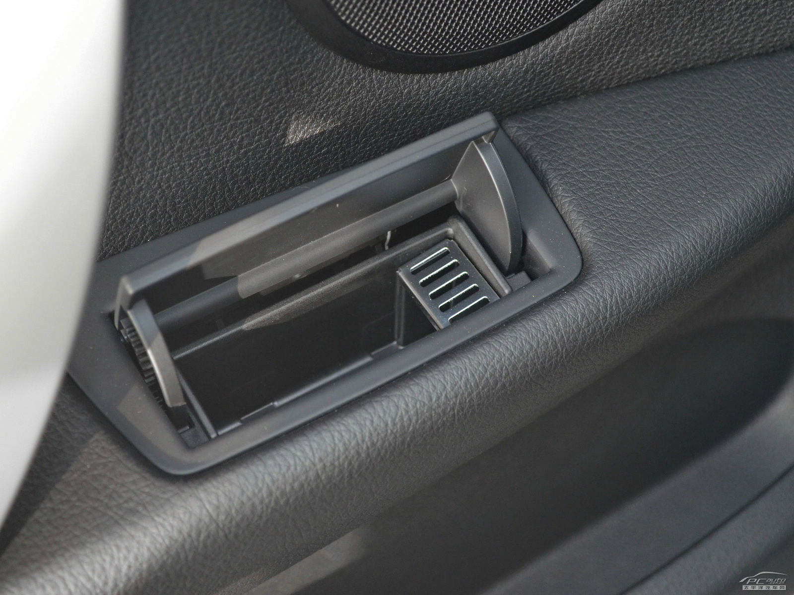 寶馬3系空間高清大圖