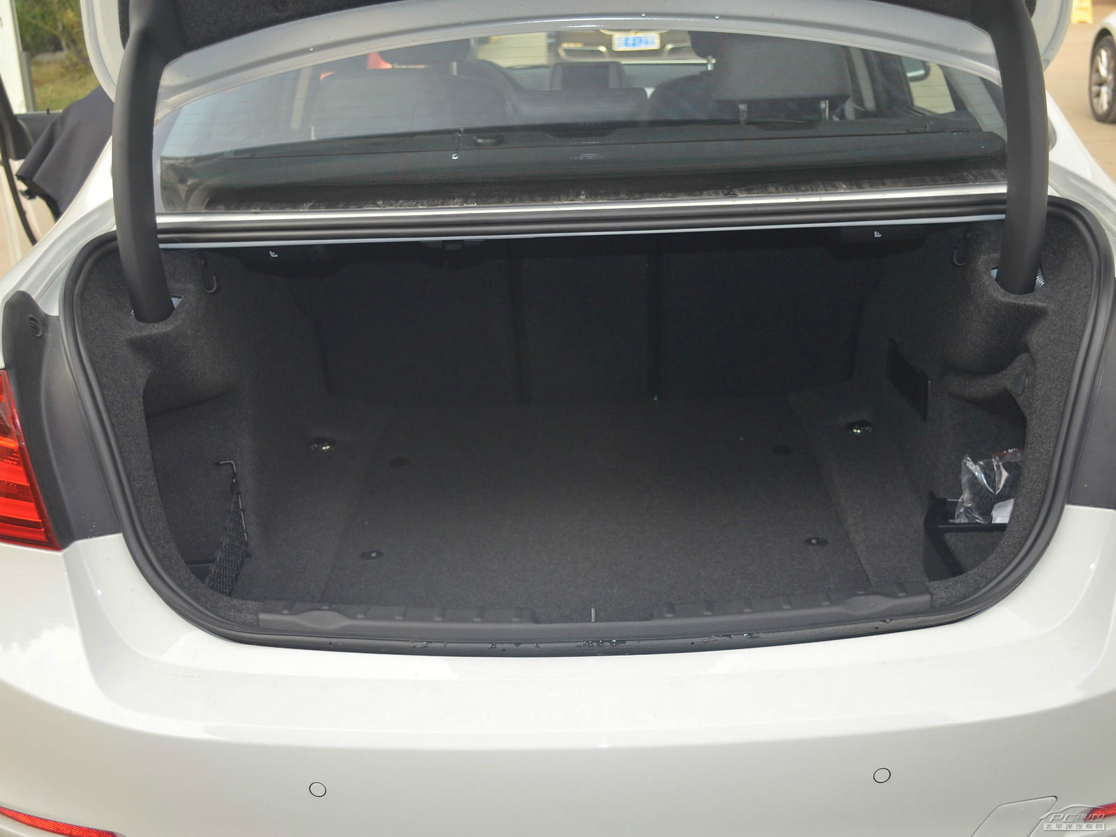 寶馬3系空間高清大圖