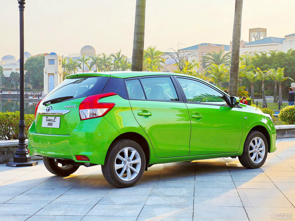 炫彩綠YARiS L 致炫整車外觀外觀圖片