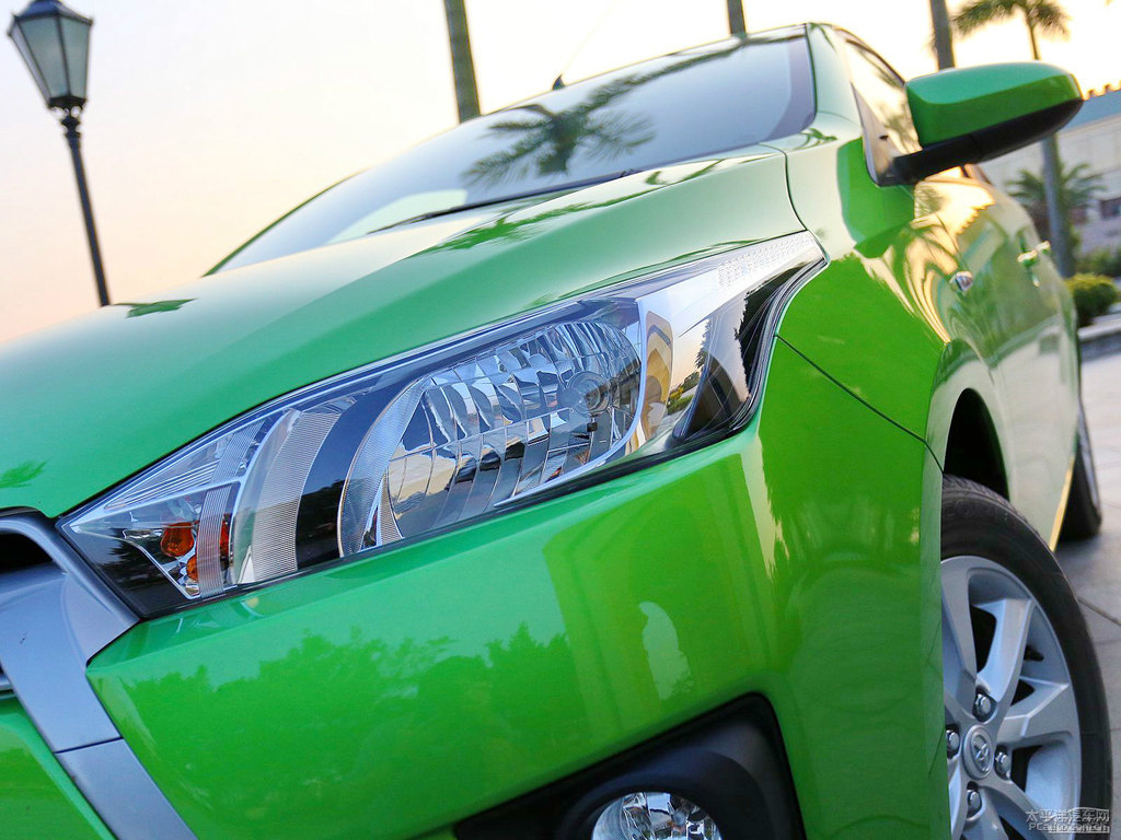 炫彩綠YARiS L 致炫車頭外觀圖片