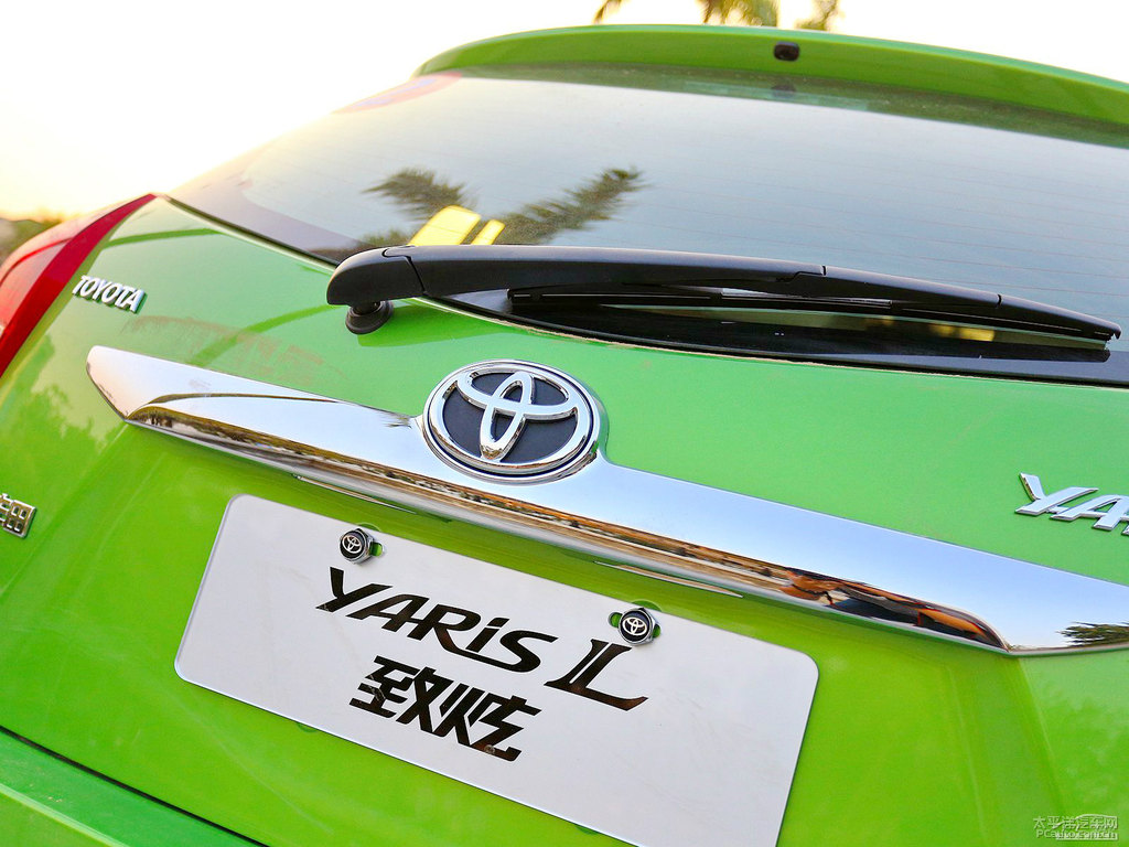 炫彩綠YARiS L 致炫車尾外觀圖片