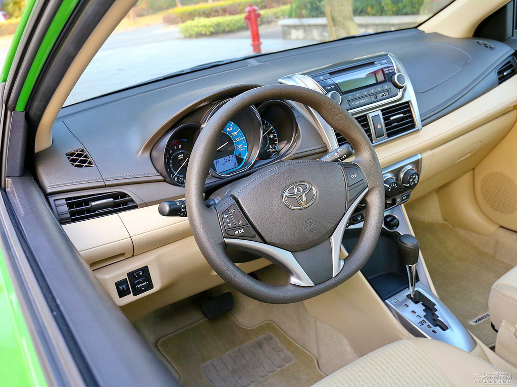 炫彩綠YARiS L 致炫中控內(nèi)飾圖片