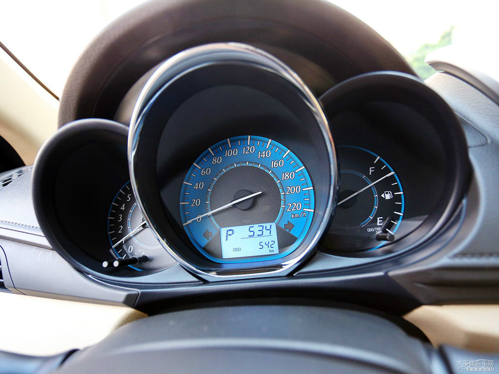 炫彩綠YARiS L 致炫中控內(nèi)飾圖片