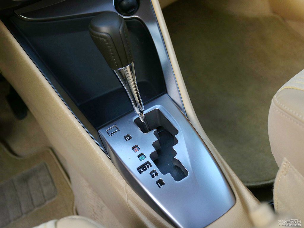 炫彩綠YARiS L 致炫中控內(nèi)飾圖片