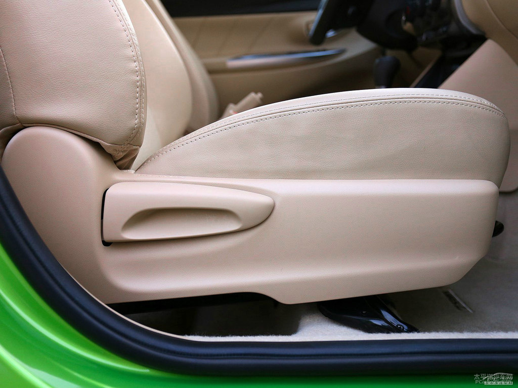 炫彩綠YARiS L 致炫座椅內(nèi)飾圖片