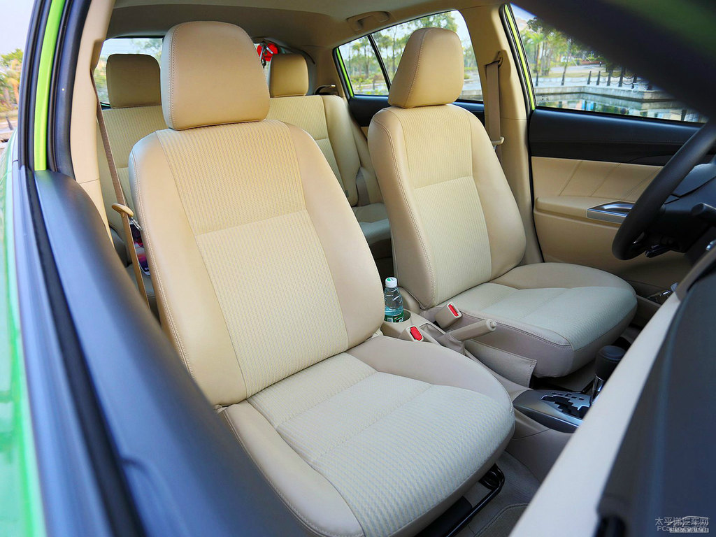 炫彩綠YARiS L 致炫座椅內(nèi)飾圖片