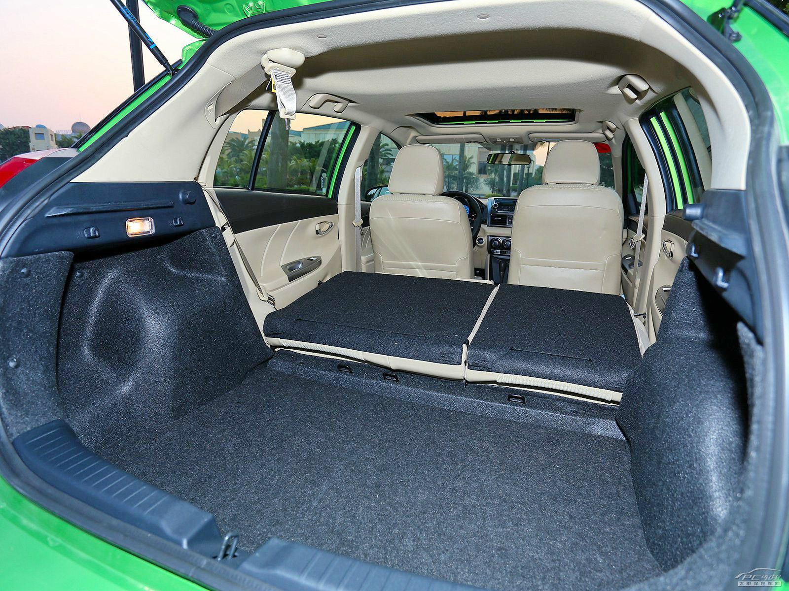 YARiS L 致炫空間高清大圖