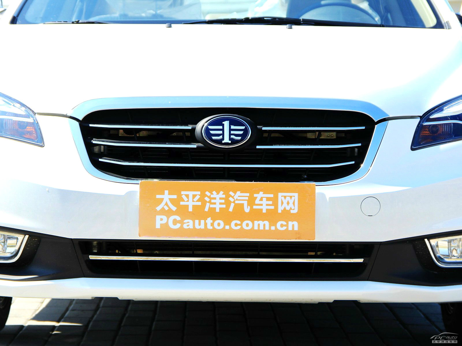 奔騰B50外觀高清大圖