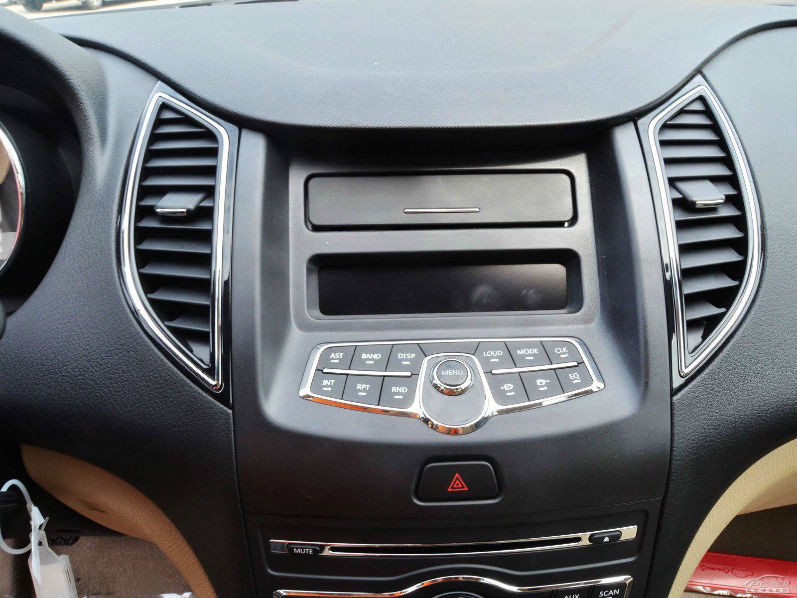 奔騰B50內(nèi)飾高清大圖