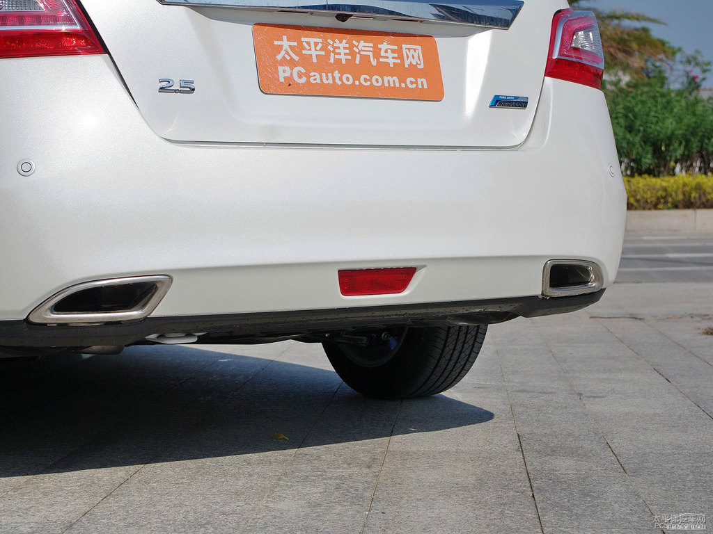 珠光白天籟車尾外觀圖片