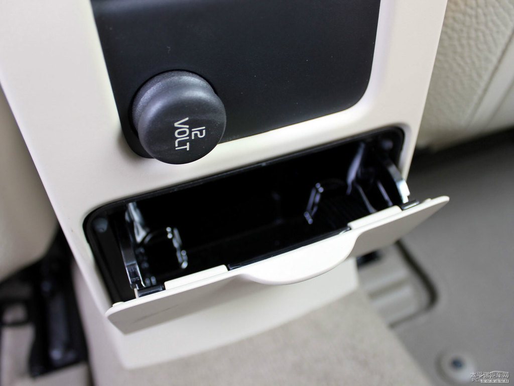 海貝灰沃爾沃V60儲物空間空間圖片