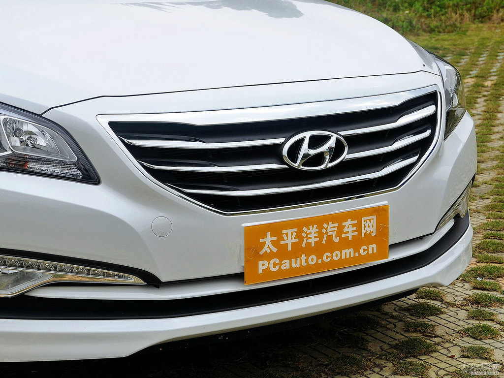 水晶白名圖車(chē)頭外觀圖片