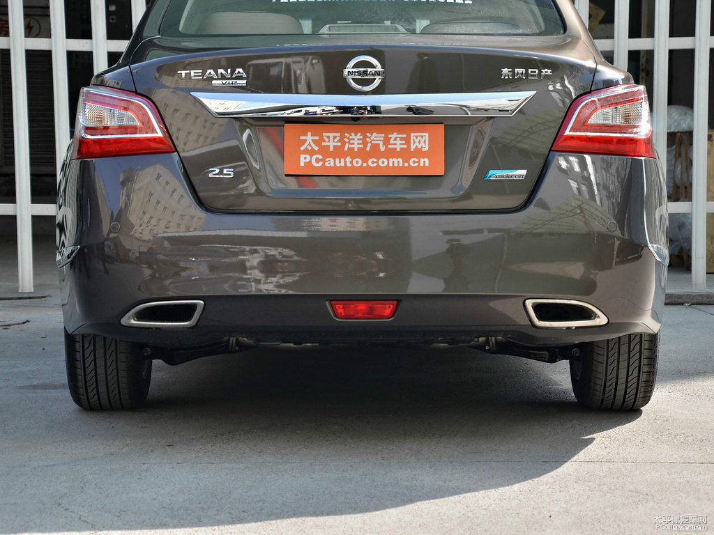 琥珀金天籟車尾外觀圖片