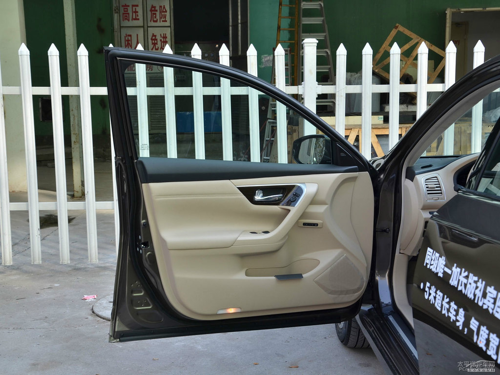 琥珀金天籟車廂內(nèi)飾圖片