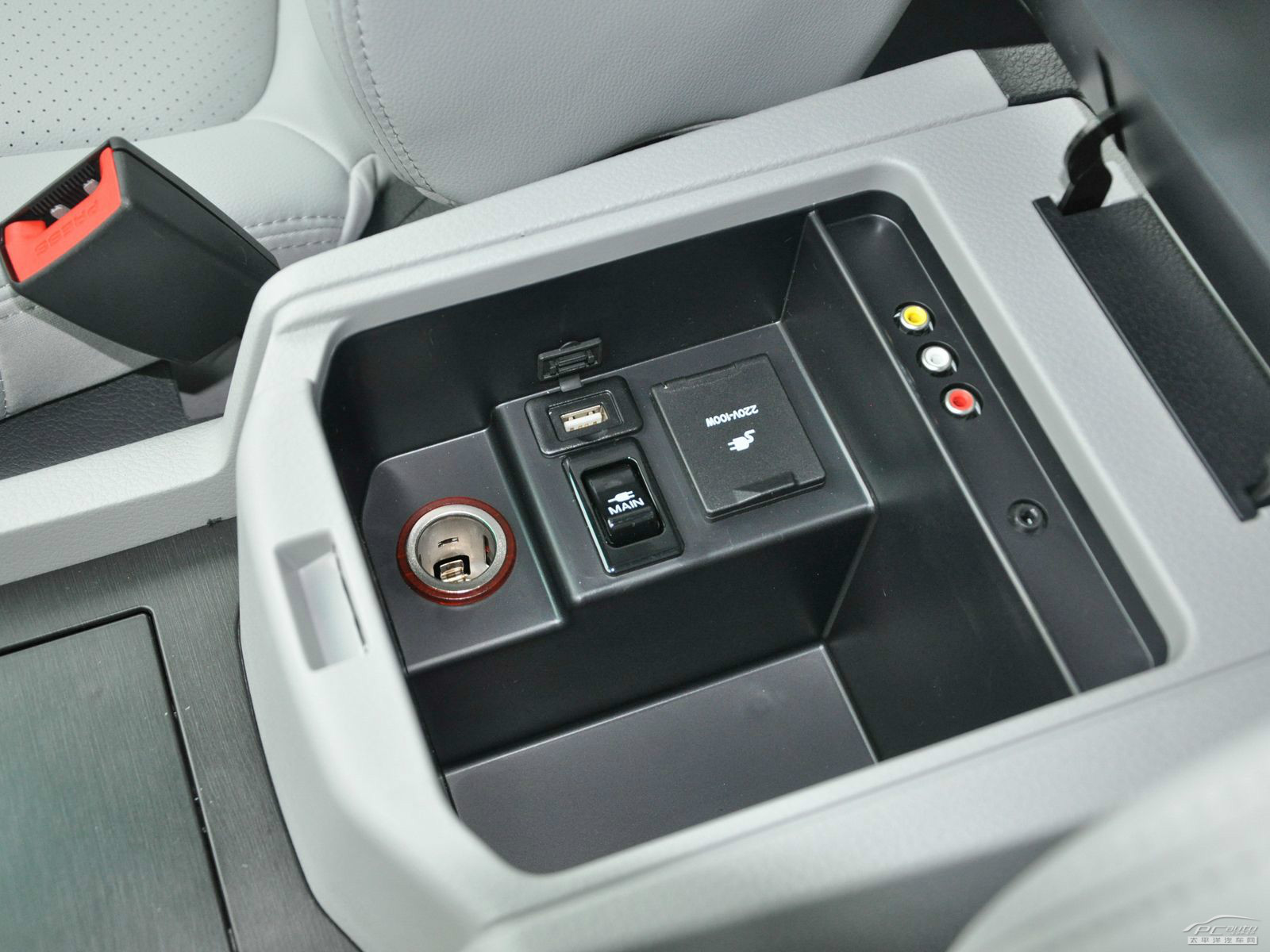 納智捷大7 SUV空間高清大圖