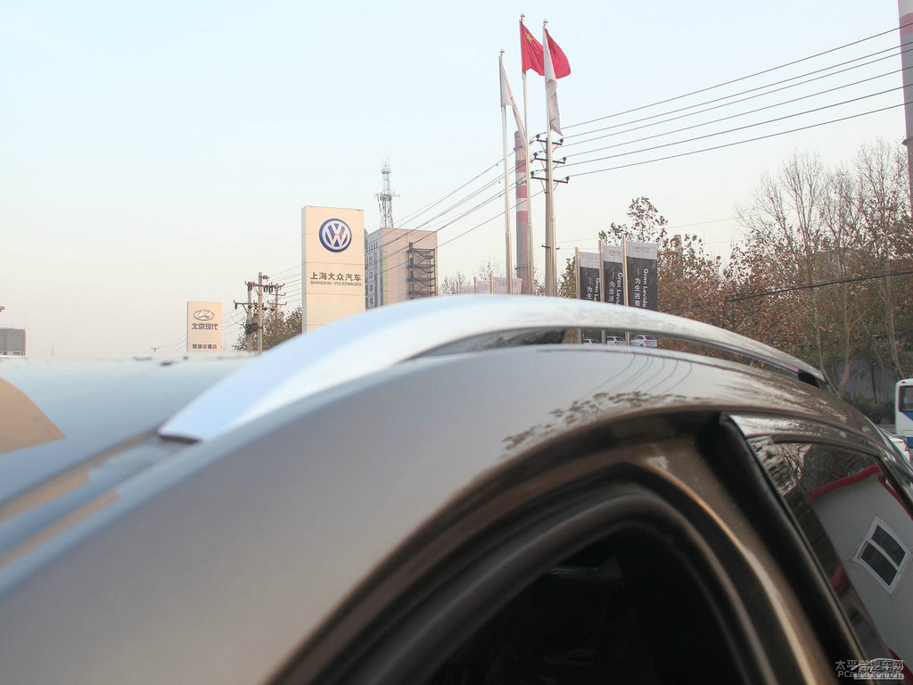 摩卡灰凱迪拉克SRX車身外觀圖片