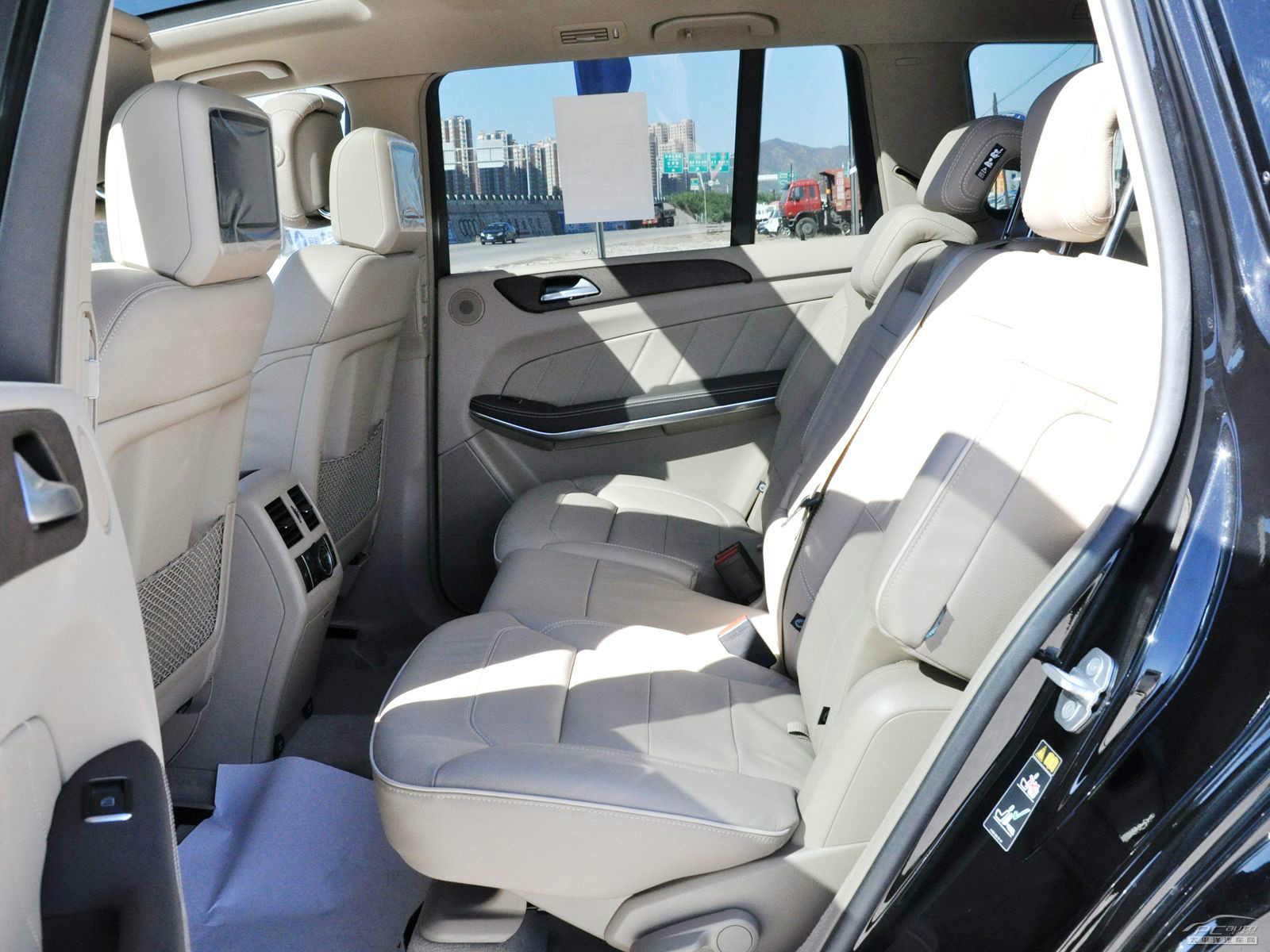 奔馳GL空間高清大圖