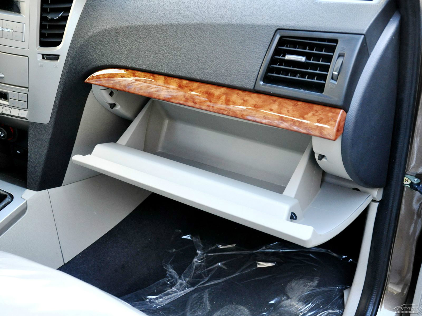 威虎TUV空間高清大圖