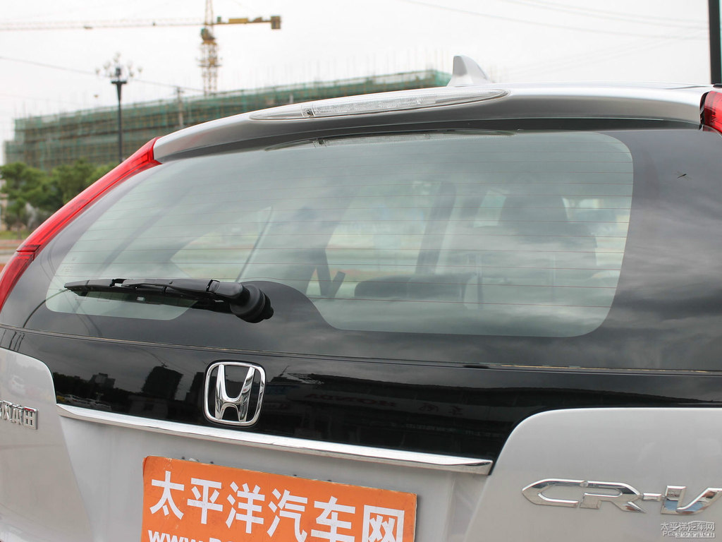 雪花銀本田CR-V車尾外觀圖片