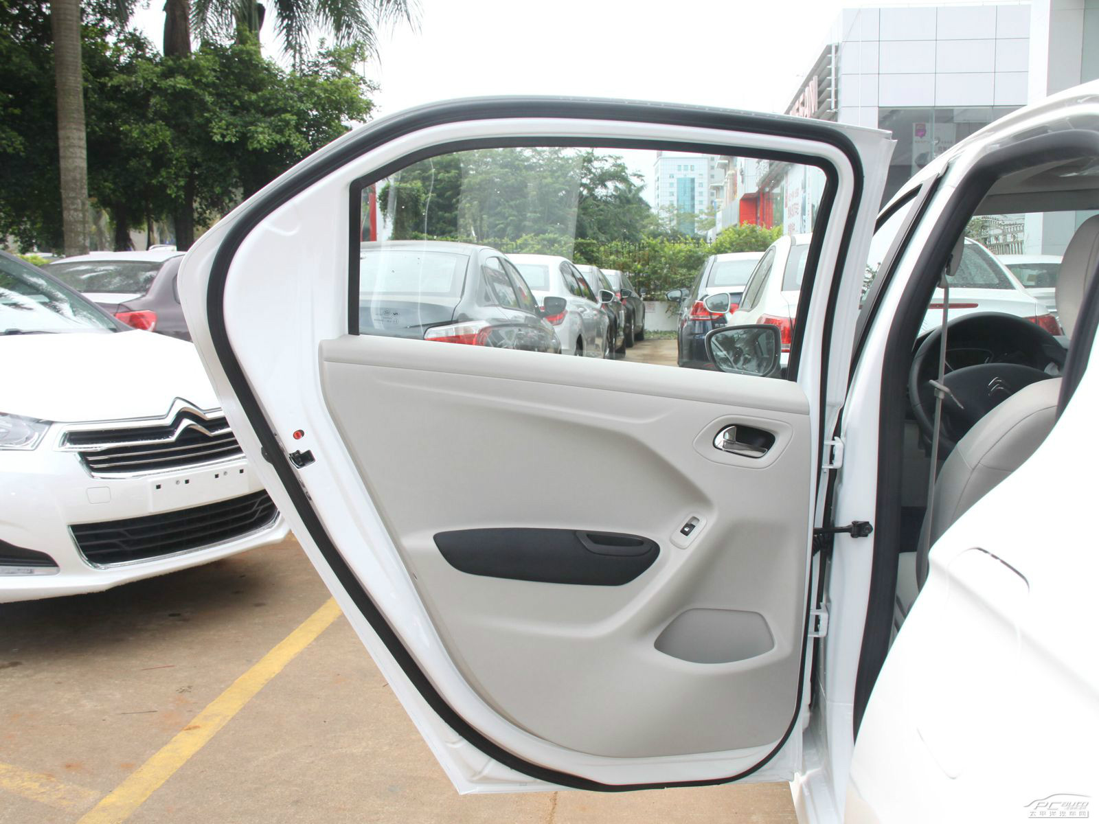 全新愛麗舍內(nèi)飾高清大圖