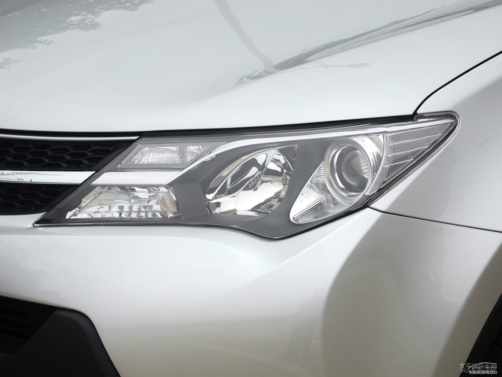 銀色RAV4榮放車頭外觀圖片