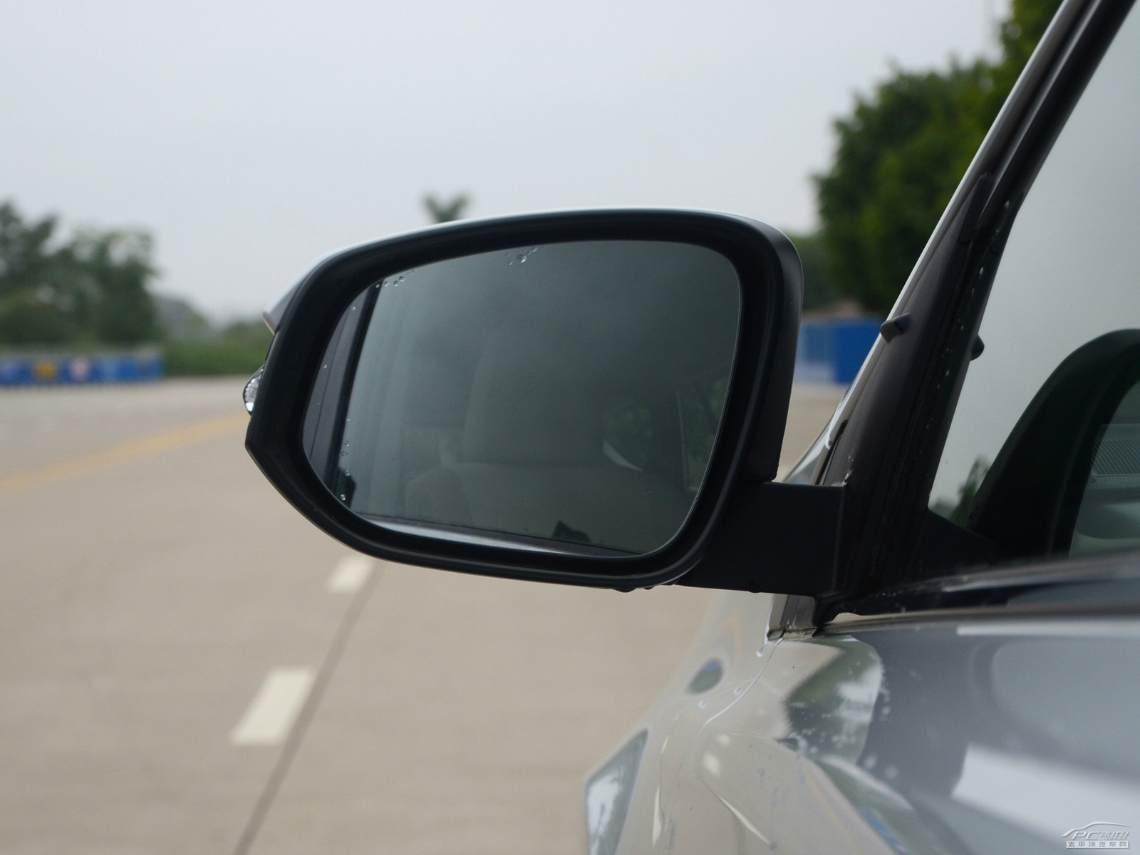 RAV4榮放外觀高清大圖