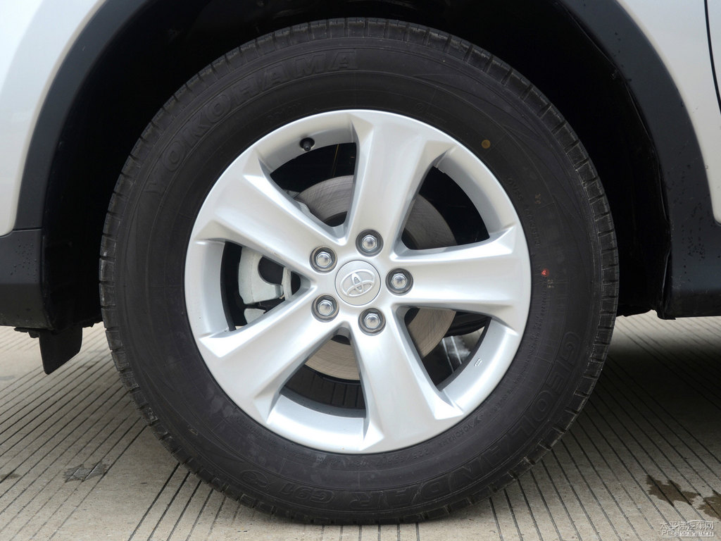 銀色RAV4榮放車身外觀圖片